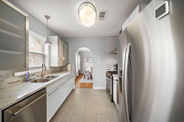 1635 Castle Court, Houston, TX 77006