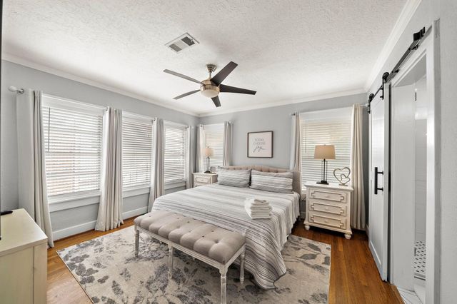 1635 Castle Court, Houston, TX 77006