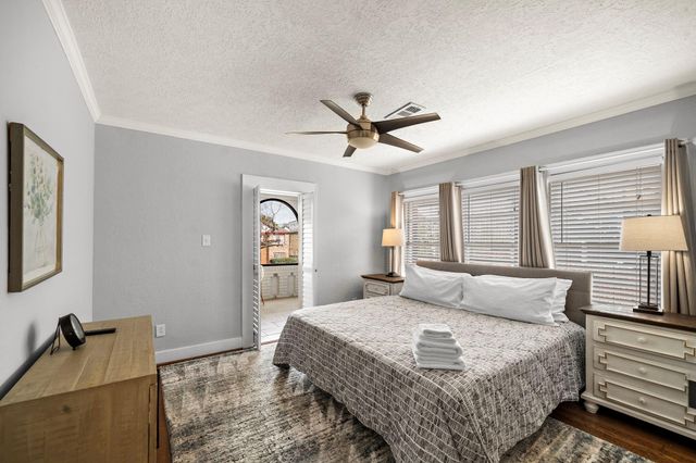 1635 Castle Court, Houston, TX 77006