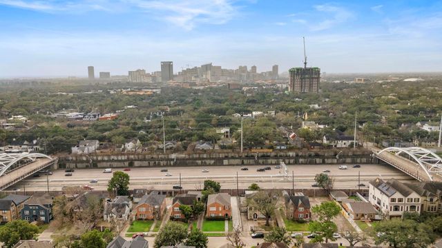 1635 Castle Court, Houston, TX 77006