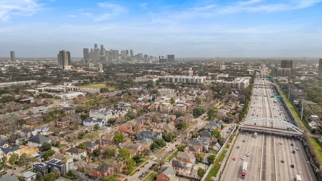 1635 Castle Court, Houston, TX 77006