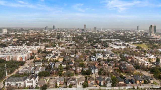 1635 Castle Court, Houston, TX 77006