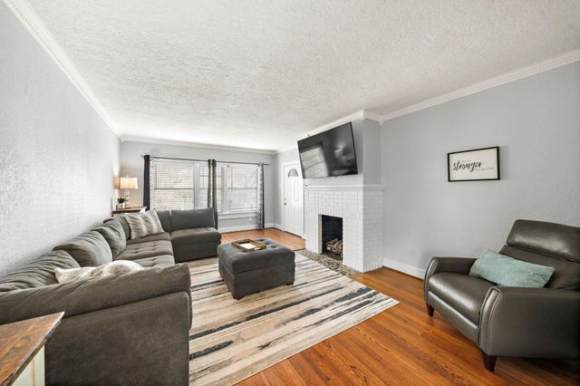 1635 Castle Court, Houston, TX 77006