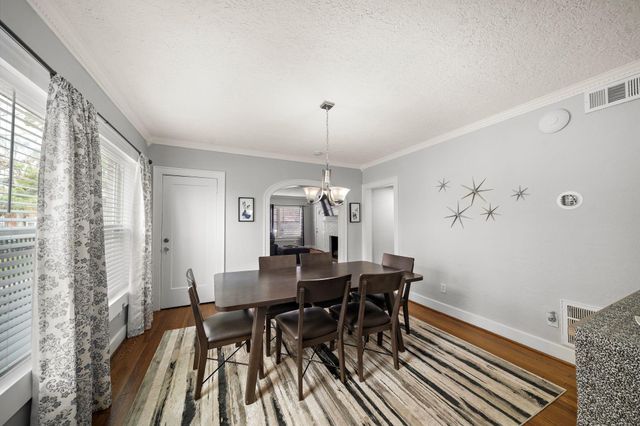 1635 Castle Court, Houston, TX 77006