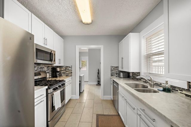 1635 Castle Court, Houston, TX 77006