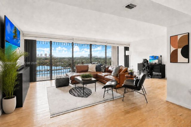 3 Grove Isle Drive C1208, Miami, FL 33133