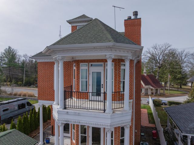 1115 E Brow Road, Lookout Mountain, TN 37350