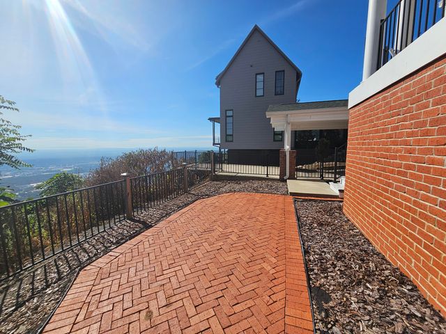1115 E Brow Road, Lookout Mountain, TN 37350