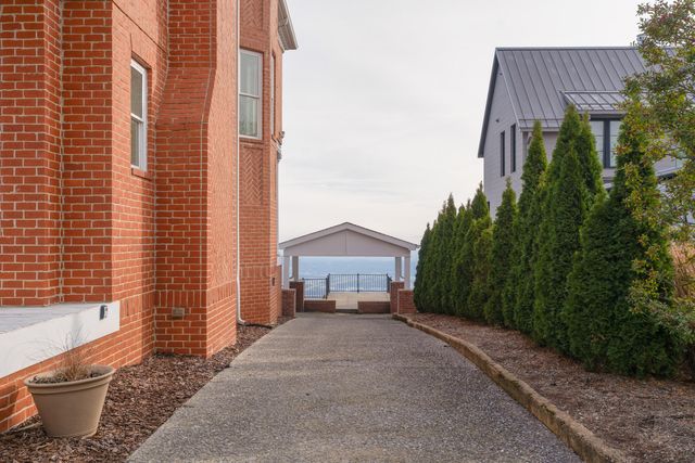 1115 E Brow Road, Lookout Mountain, TN 37350