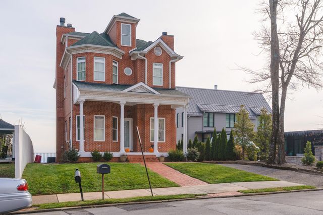 1115 E Brow Road, Lookout Mountain, TN 37350