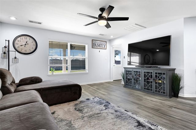 1802 Opal Peach Drive, Rosharon, TX 77583