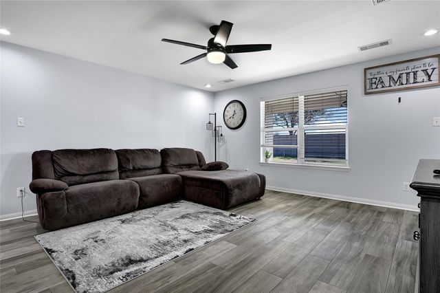 1802 Opal Peach Drive, Rosharon, TX 77583