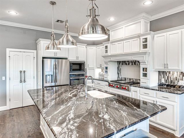 406 Rochester Court, Tuttle, OK 73089
