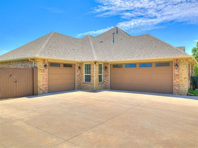 406 Rochester Court, Tuttle, OK 73089