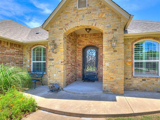 406 Rochester Court, Tuttle, OK 73089