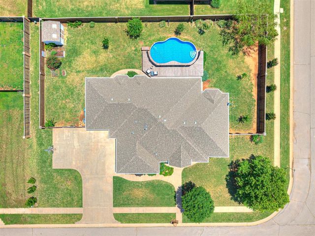 406 Rochester Court, Tuttle, OK 73089
