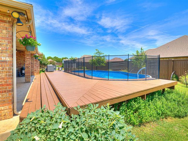 406 Rochester Court, Tuttle, OK 73089