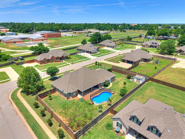 406 Rochester Court, Tuttle, OK 73089