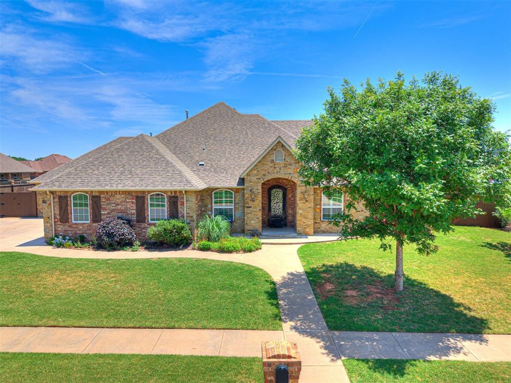 406 Rochester Court, Tuttle, OK 73089