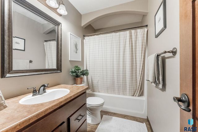 404 S Red Willow Ave Avenue, Sioux Falls, SD 57110