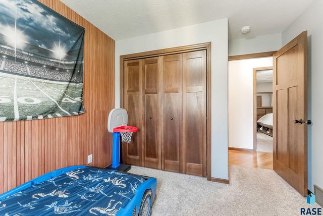 404 S Red Willow Ave Avenue, Sioux Falls, SD 57110