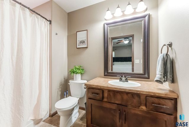 404 S Red Willow Ave Avenue, Sioux Falls, SD 57110
