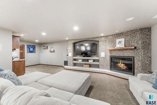 404 S Red Willow Ave Avenue, Sioux Falls, SD 57110