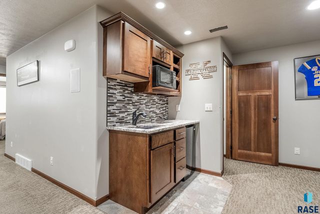 404 S Red Willow Ave Avenue, Sioux Falls, SD 57110