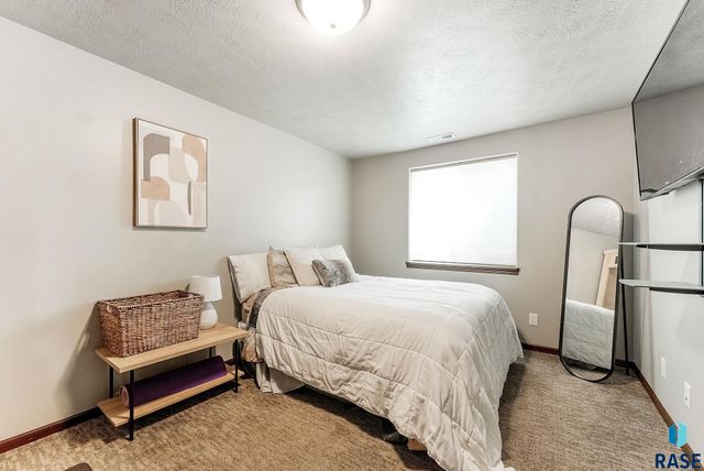 404 S Red Willow Ave Avenue, Sioux Falls, SD 57110