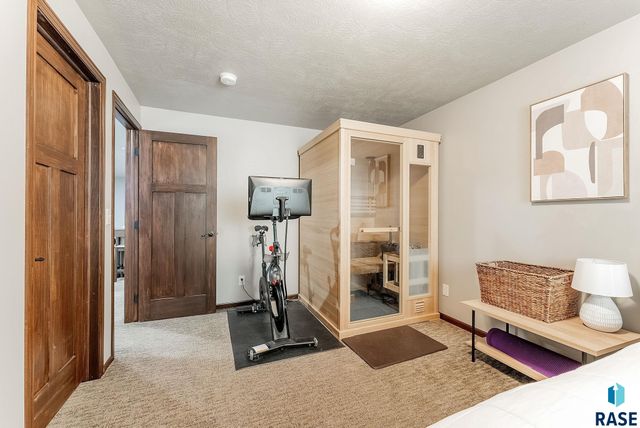 404 S Red Willow Ave Avenue, Sioux Falls, SD 57110