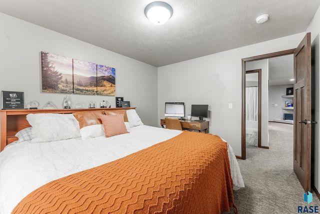 404 S Red Willow Ave Avenue, Sioux Falls, SD 57110