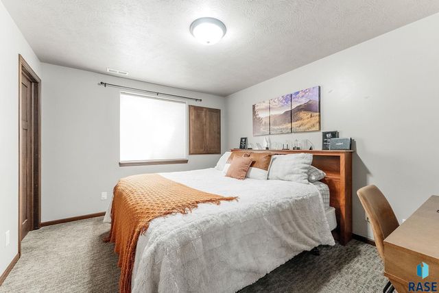 404 S Red Willow Ave Avenue, Sioux Falls, SD 57110