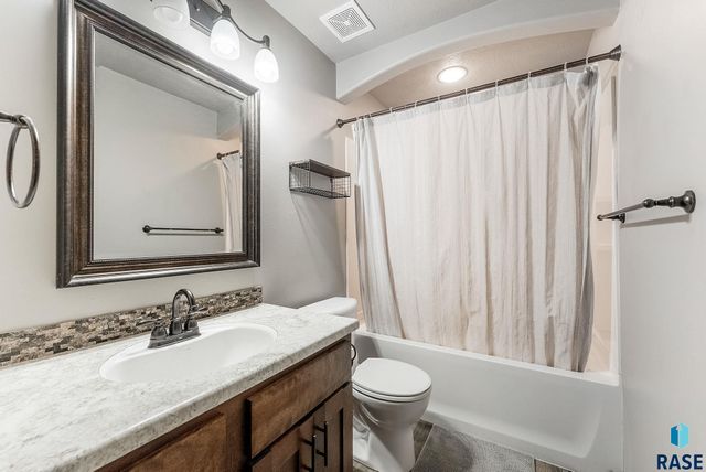 404 S Red Willow Ave Avenue, Sioux Falls, SD 57110