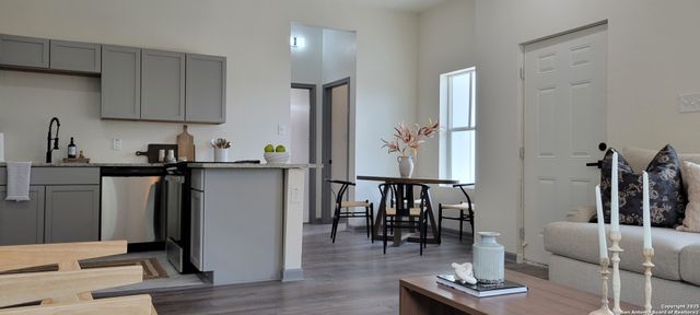 2014 Montezuma, San Antonio, TX 78207