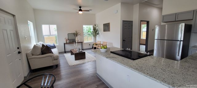 2014 Montezuma, San Antonio, TX 78207