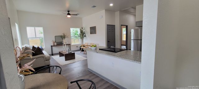 2014 Montezuma, San Antonio, TX 78207
