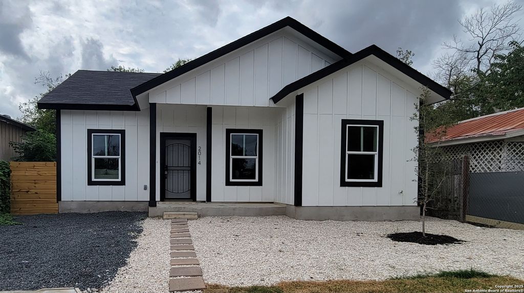 2014 Montezuma, San Antonio, TX 78207