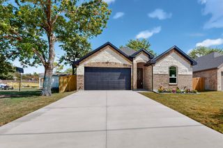 806 S Sherman Street, Ennis, TX 75119