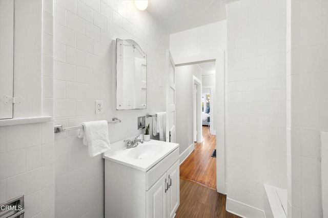 3323 Thorpe Avenue, Los Angeles, CA 90065