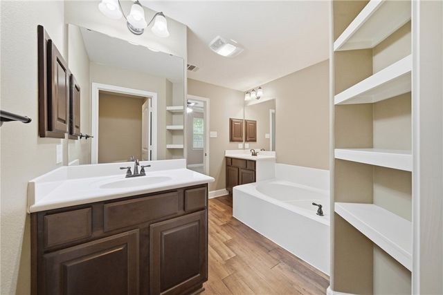 1722 Creekside, College Station, TX 77845