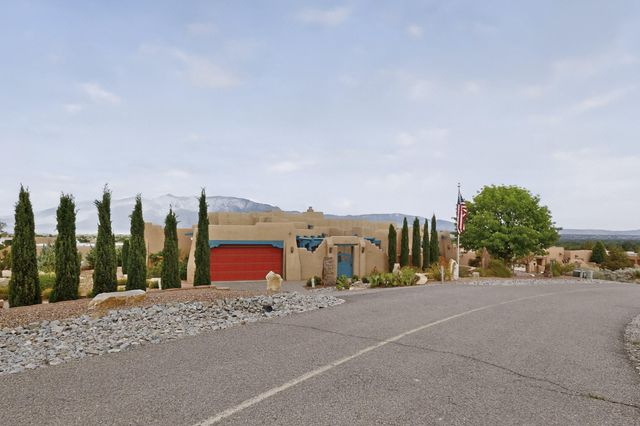 480 Valle Vista Road, Corrales, NM 87048