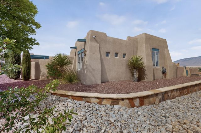 480 Valle Vista Road, Corrales, NM 87048