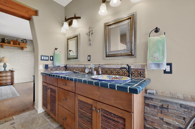 480 Valle Vista Road, Corrales, NM 87048