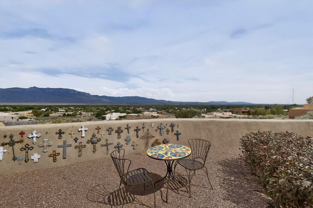 480 Valle Vista Road, Corrales, NM 87048