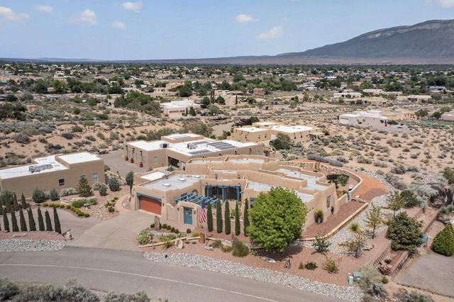 480 Valle Vista Road, Corrales, NM 87048