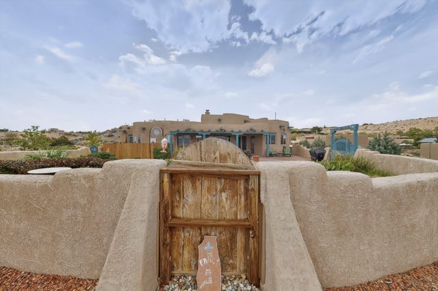 480 Valle Vista Road, Corrales, NM 87048