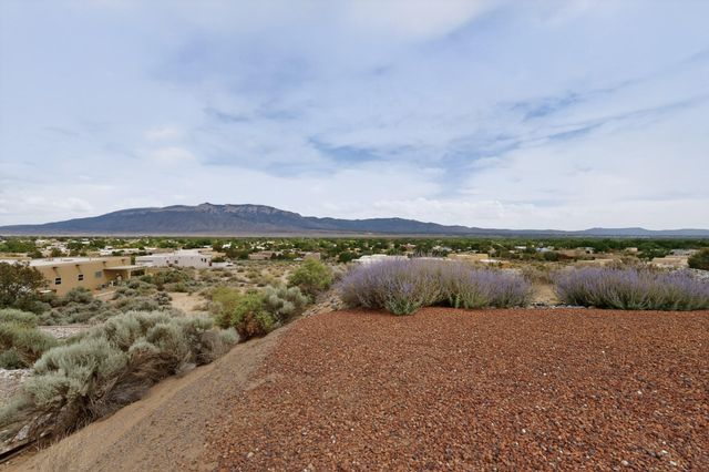 480 Valle Vista Road, Corrales, NM 87048