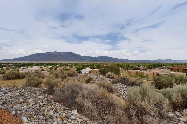 480 Valle Vista Road, Corrales, NM 87048