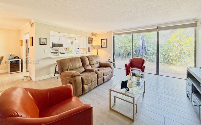 7034 SW 112th Ct, Miami, FL 33173