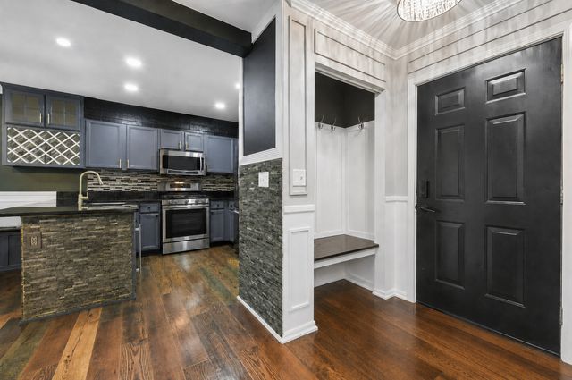 356 OGDEN FALLS Boulevard 356, Oswego, IL 60543